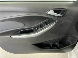 FORD - KA - 2014/2015 - Branca - R$ 43.900,00