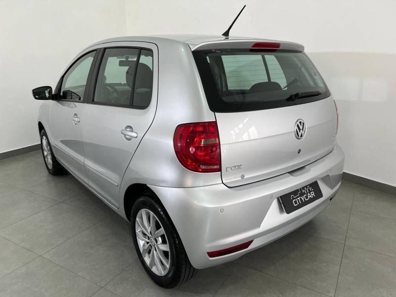 VOLKSWAGEN - FOX - 2014/2014 - Prata - R$ 46.900,00