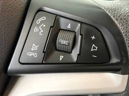 CHEVROLET - ONIX - 2017/2018 - Branca - R$ 68.900,00