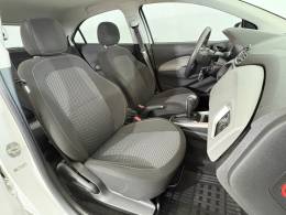 CHEVROLET - ONIX - 2017/2018 - Branca - R$ 68.900,00