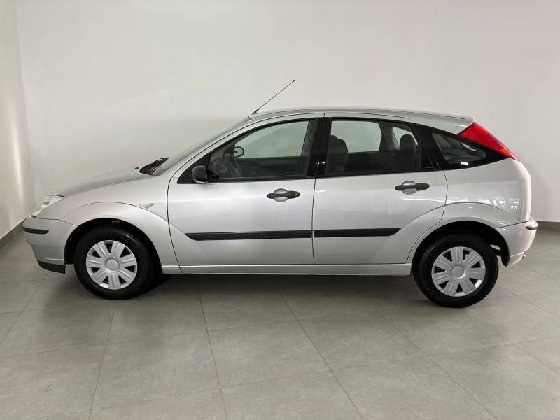 FORD - FOCUS - 2009/2009 - Prata - R$ 30.900,00