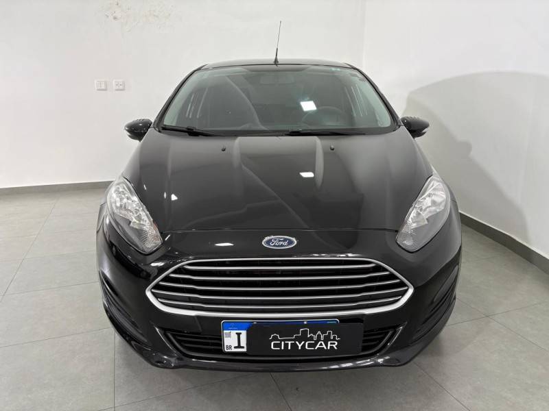 FORD - FIESTA - 2016/2017 - Preta - R$ 56.900,00