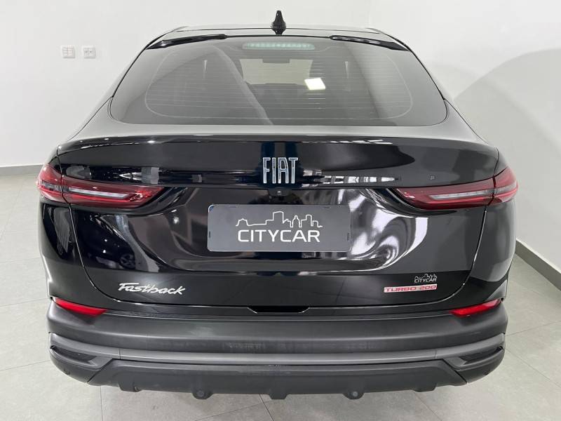 FIAT - FASTBACK - 2023/2024 - Preta - R$ 104.900,00
