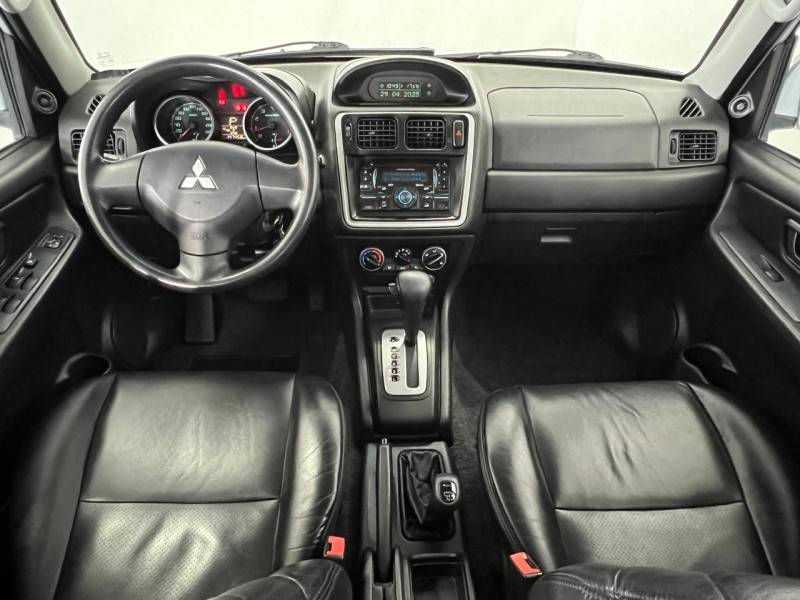 MITSUBISHI - PAJERO TR4 - 2011/2011 - Prata - R$ 63.900,00