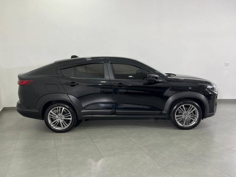 FIAT - FASTBACK - 2023/2024 - Preta - R$ 104.900,00