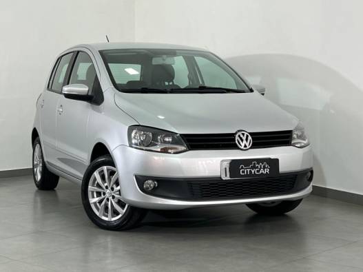 VOLKSWAGEN - FOX - 2014/2014 - Prata - R$ 46.900,00