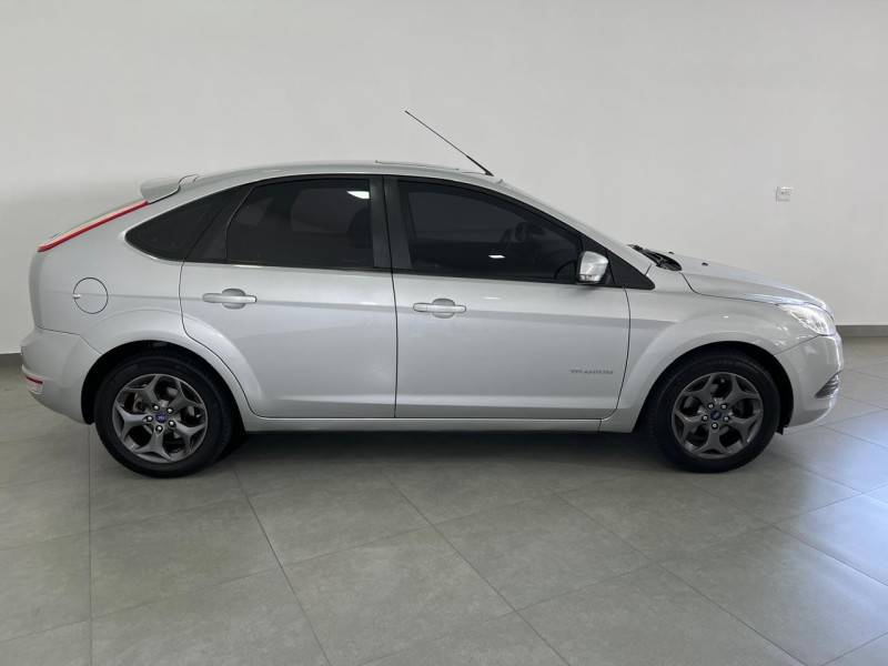 FORD - FOCUS - 2013/2013 - Prata - R$ 57.900,00