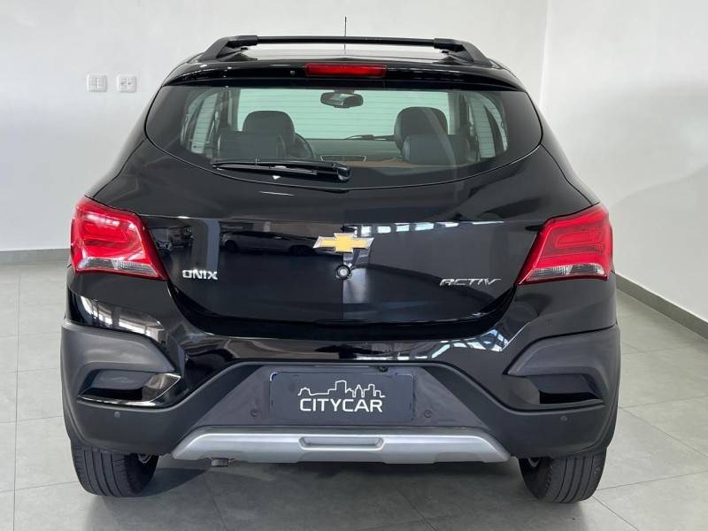 CHEVROLET - ONIX - 2016/2017 - Preta - R$ 67.900,00