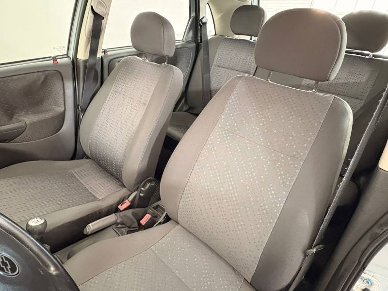 CHEVROLET - CORSA - 2011/2012 - Prata - R$ 35.900,00