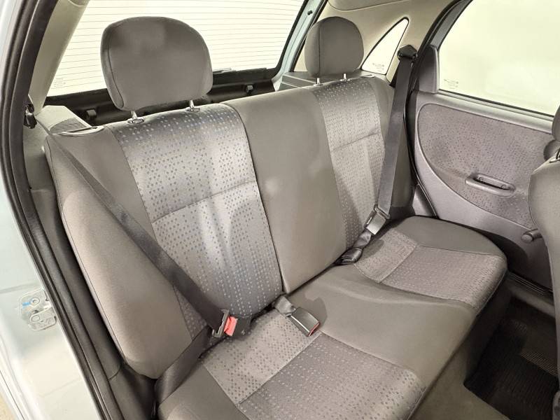 CHEVROLET - CORSA - 2011/2012 - Prata - R$ 35.900,00