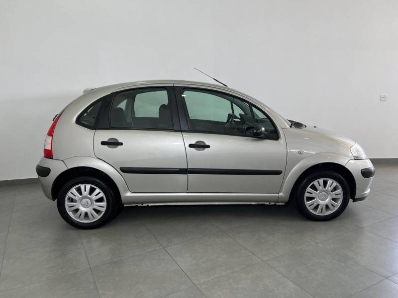 CITROËN - C3 - 2007/2008 - Prata - R$ 24.900,00