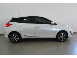 TOYOTA - YARIS - 2021/2022 - Branca - R$ 91.900,00