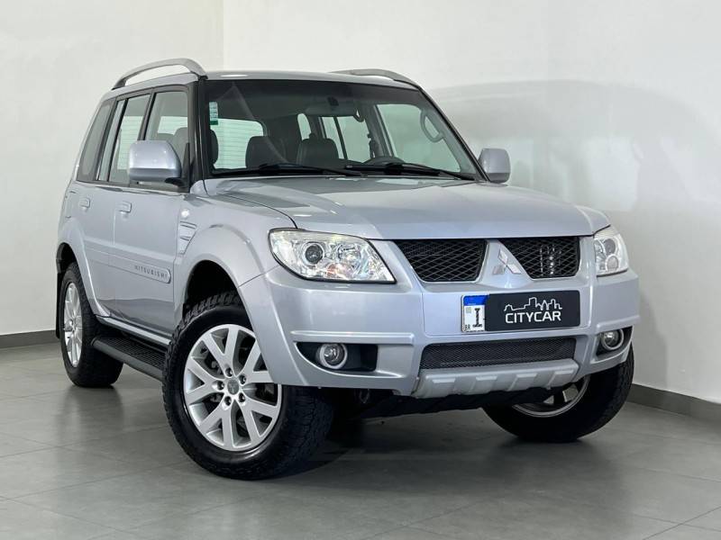 MITSUBISHI - PAJERO TR4 - 2011/2011 - Prata - R$ 63.900,00