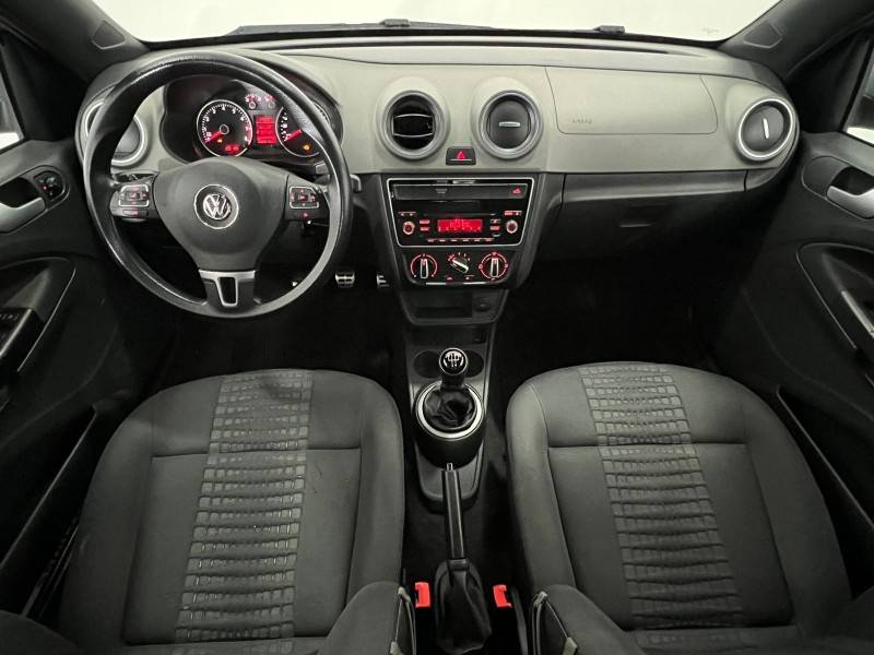 VOLKSWAGEN - SAVEIRO - 2013/2014 - Prata - R$ 65.900,00