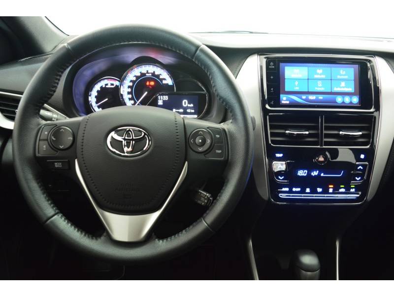 TOYOTA - YARIS - 2021/2022 - Branca - R$ 91.900,00