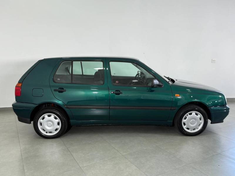 VOLKSWAGEN - GOLF - 1995/1995 - Verde - R$ 29.900,00