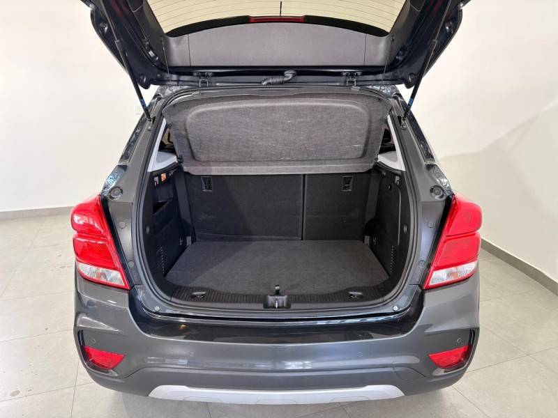 CHEVROLET - TRACKER - 2017/2018 - Cinza - R$ 90.900,00
