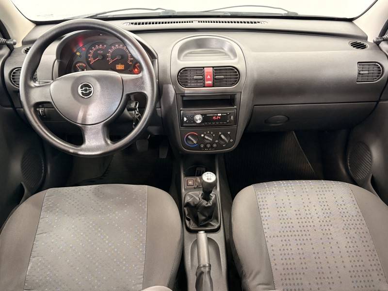 CHEVROLET - CORSA - 2011/2012 - Prata - R$ 35.900,00