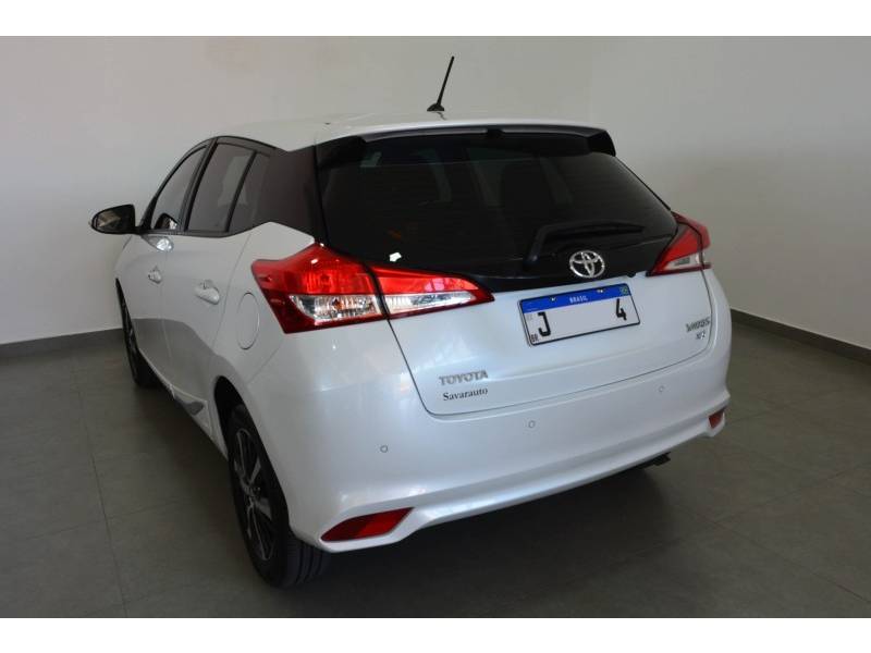 TOYOTA - YARIS - 2021/2022 - Branca - R$ 91.900,00