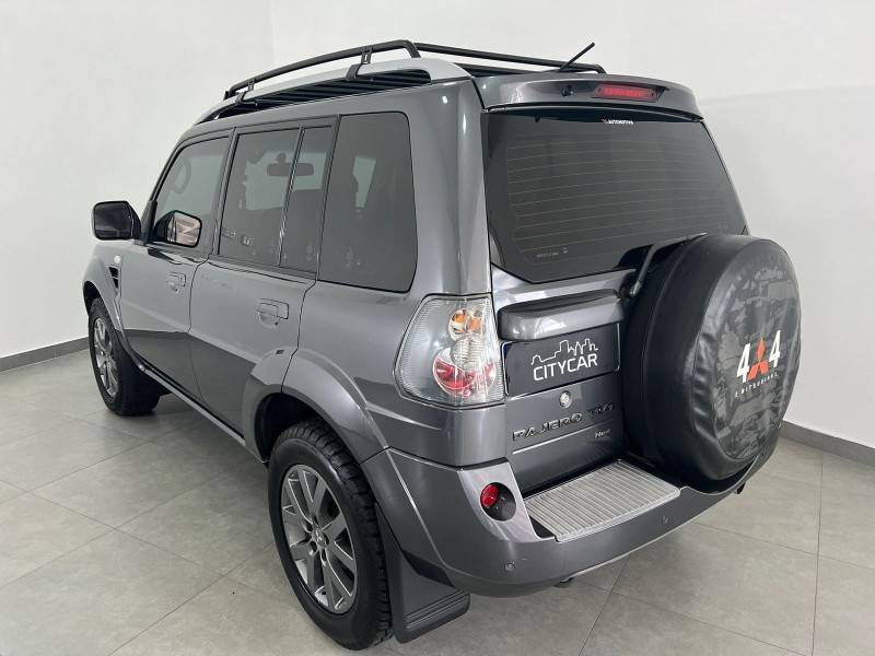 MITSUBISHI - PAJERO TR4 - 2012/2013 - Cinza - R$ 66.900,00