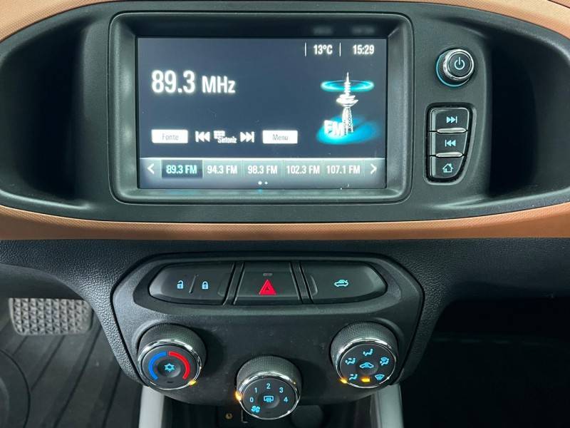 CHEVROLET - ONIX - 2016/2017 - Preta - R$ 67.900,00