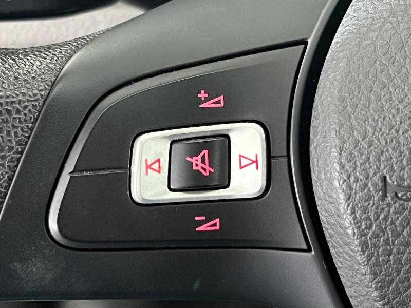 VOLKSWAGEN - POLO - 2018/2018 - Branca - R$ 74.900,00