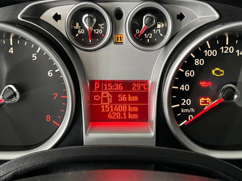 FORD - FOCUS - 2013/2013 - Prata - R$ 57.900,00