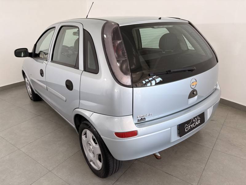 CHEVROLET - CORSA - 2011/2012 - Prata - R$ 35.900,00