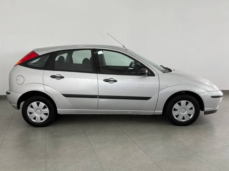 FORD - FOCUS - 2009/2009 - Prata - R$ 30.900,00