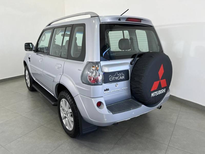 MITSUBISHI - PAJERO TR4 - 2011/2011 - Prata - R$ 63.900,00