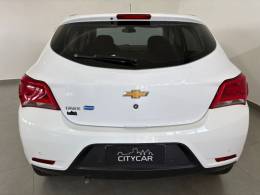 CHEVROLET - ONIX - 2017/2018 - Branca - R$ 68.900,00