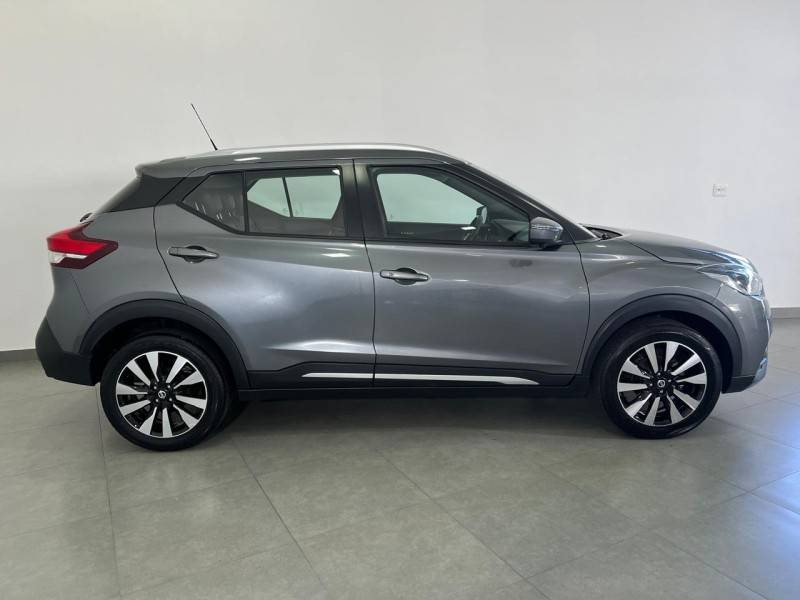 NISSAN - KICKS - 2017/2017 - Cinza - R$ 83.900,00