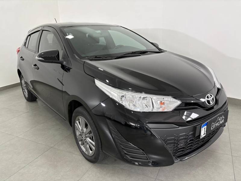 TOYOTA - YARIS - 2019/2020 - Preta - R$ 82.900,00