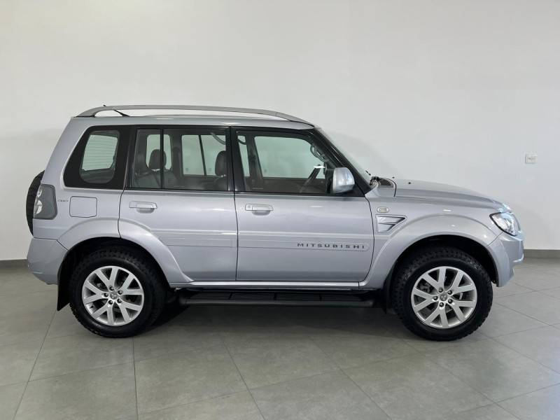 MITSUBISHI - PAJERO TR4 - 2011/2011 - Prata - R$ 63.900,00