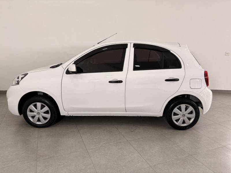 NISSAN - MARCH - 2017/2018 - Branca - R$ 49.900,00