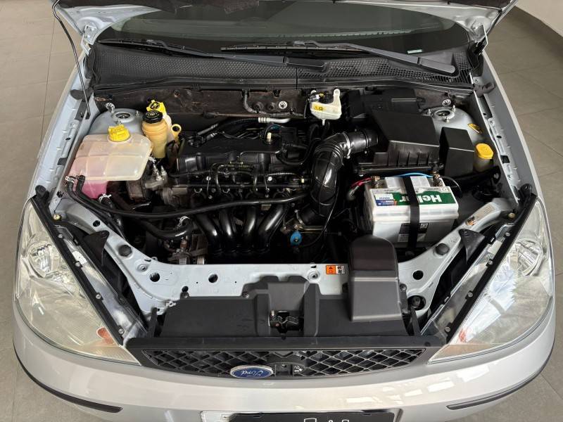 FORD - FOCUS - 2009/2009 - Prata - R$ 30.900,00