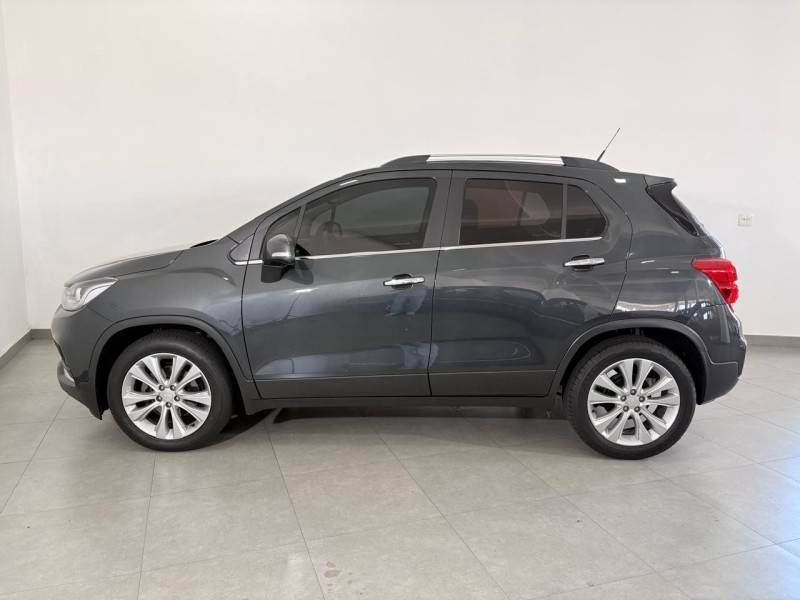 CHEVROLET - TRACKER - 2017/2018 - Cinza - R$ 90.900,00