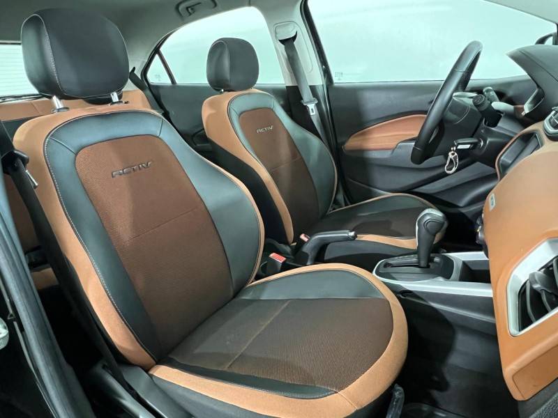 CHEVROLET - ONIX - 2016/2017 - Preta - R$ 67.900,00