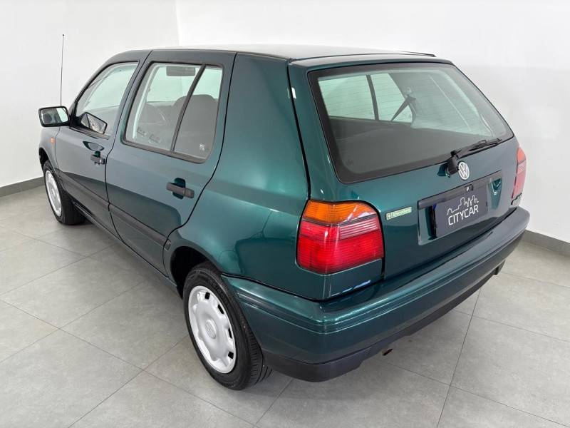 VOLKSWAGEN - GOLF - 1995/1995 - Verde - R$ 29.900,00