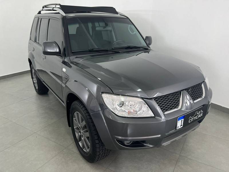 MITSUBISHI - PAJERO TR4 - 2012/2013 - Cinza - R$ 66.900,00