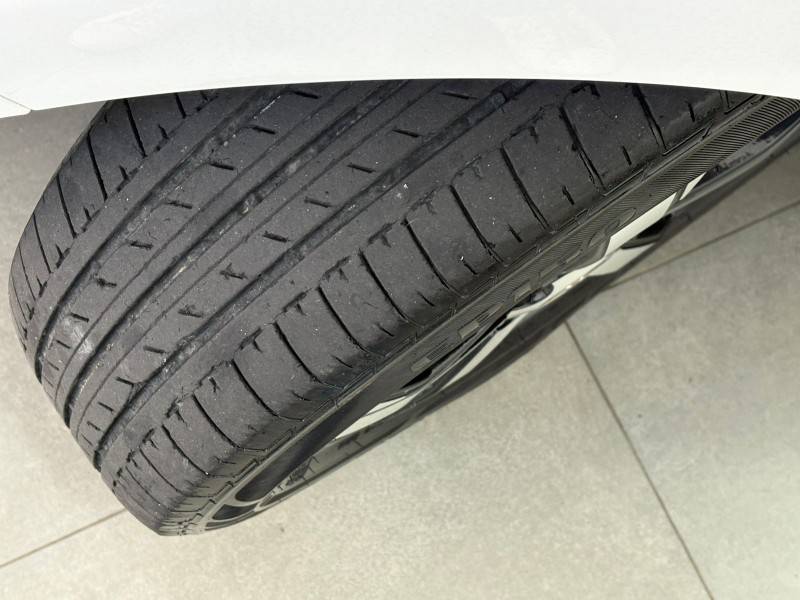 CHEVROLET - ONIX - 2017/2018 - Branca - R$ 68.900,00