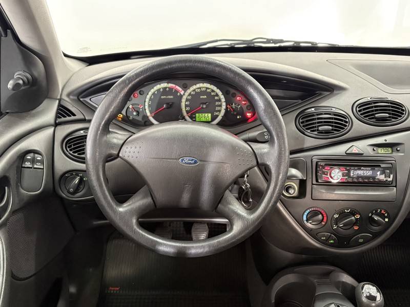 FORD - FOCUS - 2009/2009 - Prata - R$ 30.900,00