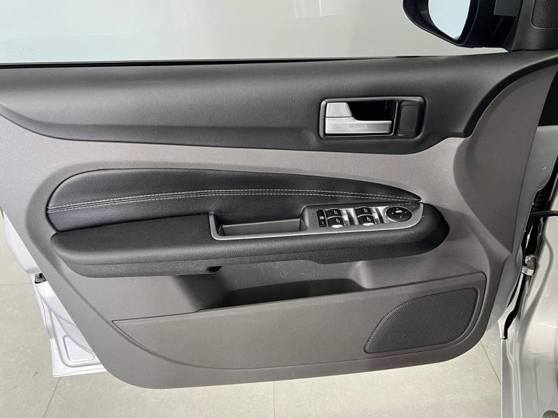 FORD - FOCUS - 2013/2013 - Prata - R$ 57.900,00