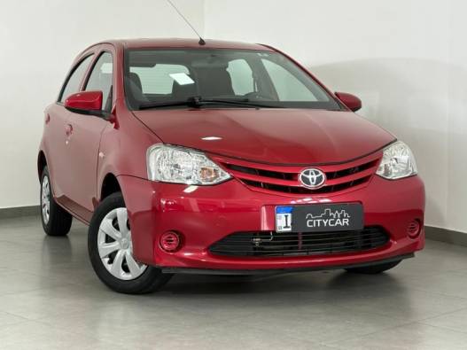 TOYOTA - ETIOS - 2015/2015 - Vermelha - R$ 46.900,00
