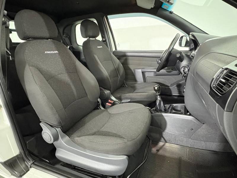 FIAT - STRADA - 2018/2019 - Branca - R$ 75.900,00