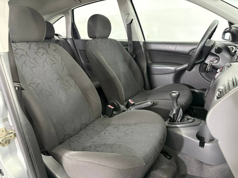 FORD - FOCUS - 2009/2009 - Prata - R$ 30.900,00