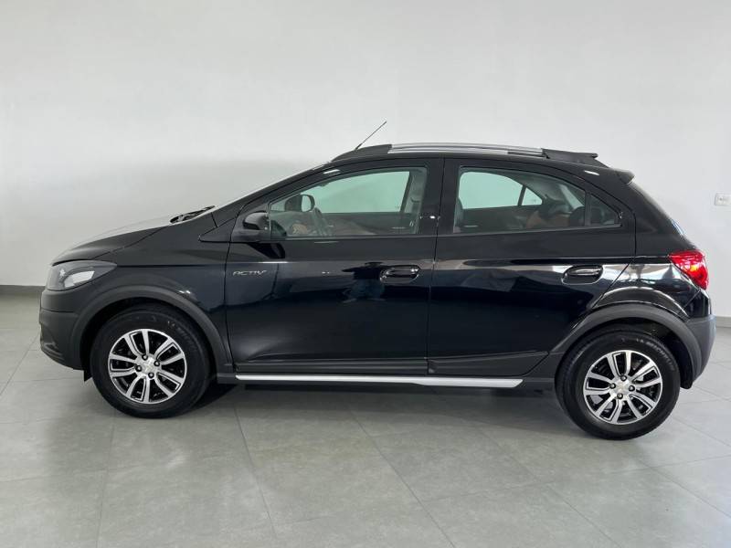 CHEVROLET - ONIX - 2016/2017 - Preta - R$ 67.900,00