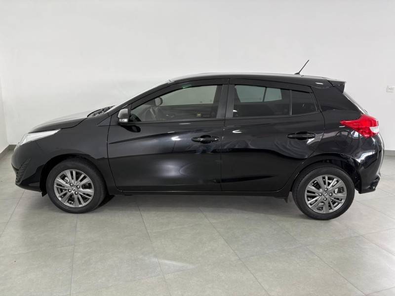 TOYOTA - YARIS - 2019/2020 - Preta - R$ 82.900,00