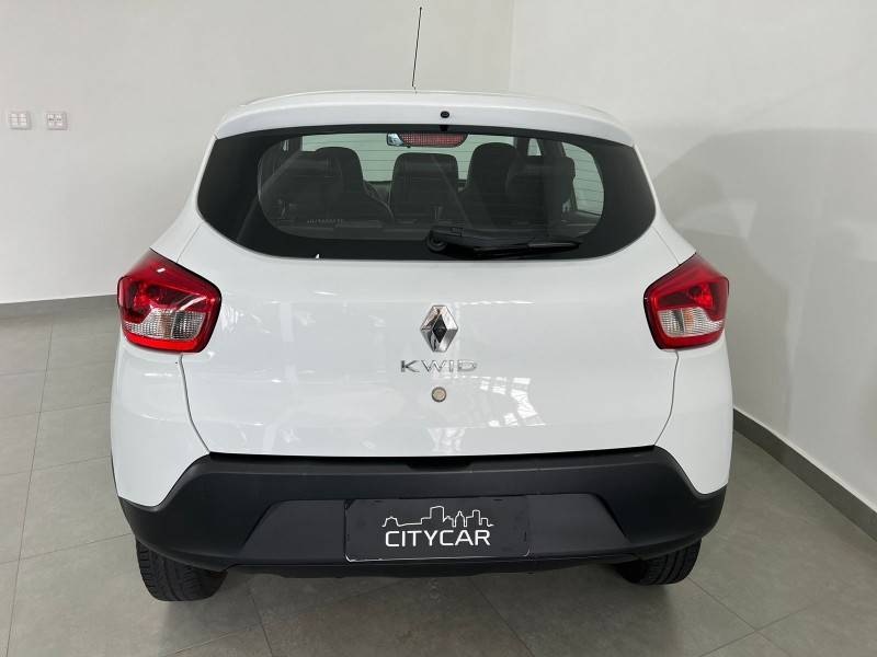 RENAULT - KWID - 2021/2022 - Branca - R$ 53.900,00