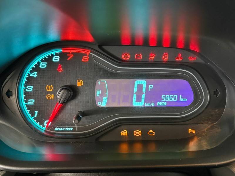 CHEVROLET - ONIX - 2017/2018 - Branca - R$ 68.900,00